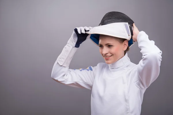 Young woman engaging in fencing — Stock Photo, Image