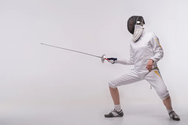 Young woman engaging in fencing — Stock Photo, Image