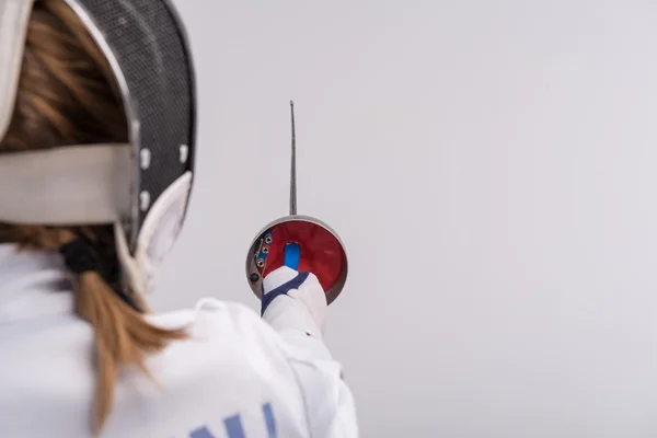 Young woman engaging in fencing — Stock Photo, Image