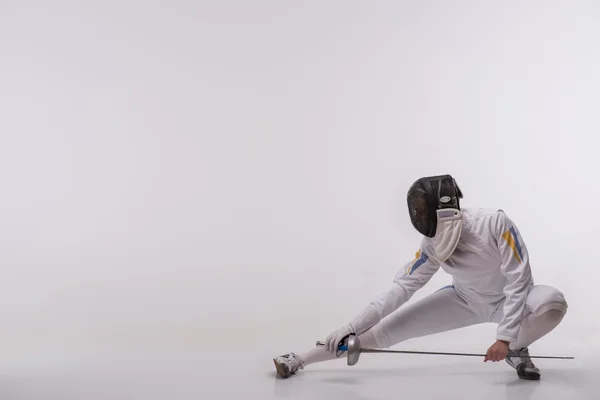 Young woman engaging in fencing — Stock Photo, Image