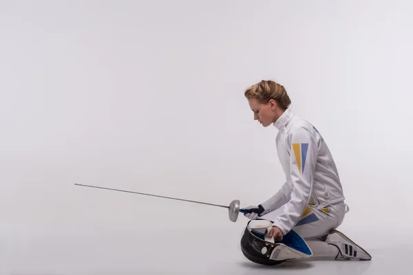 Young woman engaging in fencing — Stock Photo, Image