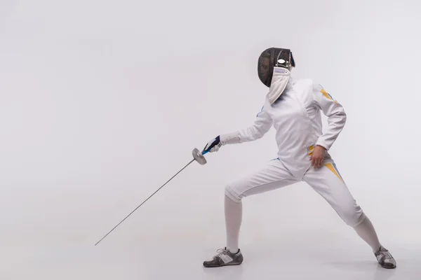 Young woman engaging in fencing — Stock Photo, Image