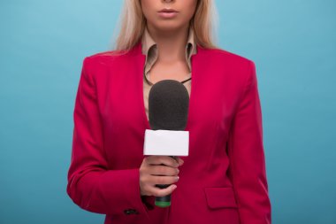 Çok güzel Tv sunucusu