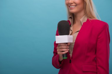Çok güzel Tv sunucusu