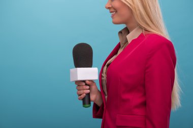 Çok güzel Tv sunucusu