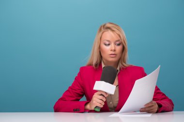 Çok güzel Tv sunucusu