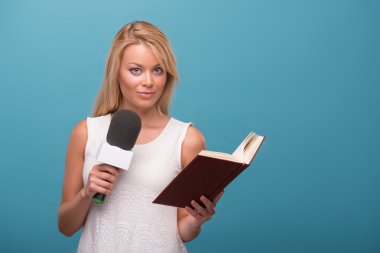 Çok güzel Tv sunucusu
