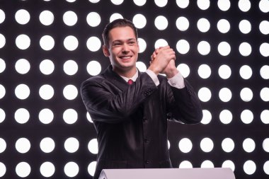 Çekici star Tv sunucusu