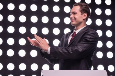 Çekici star Tv sunucusu