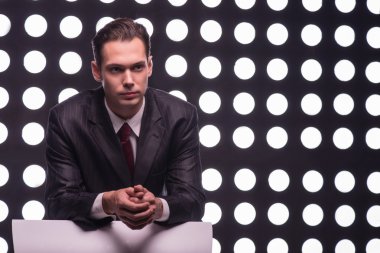 Çekici star Tv sunucusu