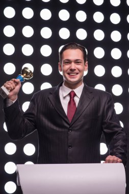 Çekici star Tv sunucusu