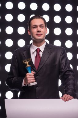 Çekici star Tv sunucusu