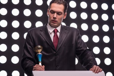 Çekici star Tv sunucusu