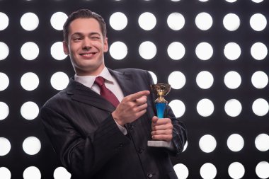 Çekici star Tv sunucusu