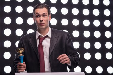 Çekici star Tv sunucusu