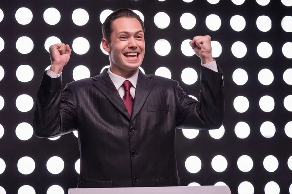 Çekici star Tv sunucusu