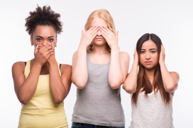 arkadaşlar hep birlikteyiz.