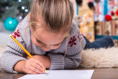 Anne ve kızı Noel bekliyor