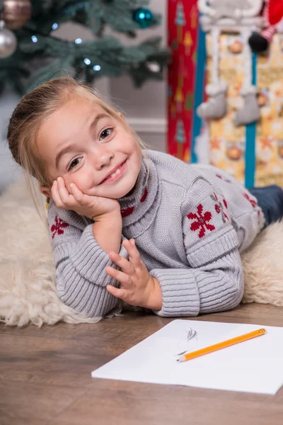 Moeder en dochter te wachten voor de kerst — Stockfoto