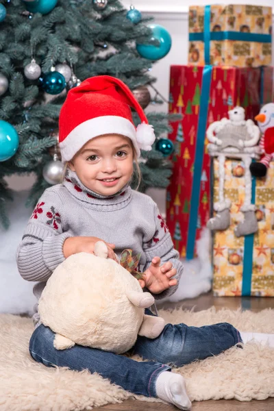 Maminka a dcera čekání na Vánoce — Stock fotografie