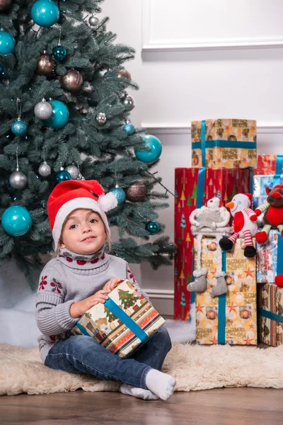 Moeder en dochter te wachten voor de kerst — Stockfoto