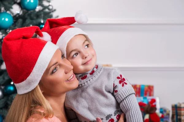 Mom and daughter preparing for Christmas — Stock Photo, Image