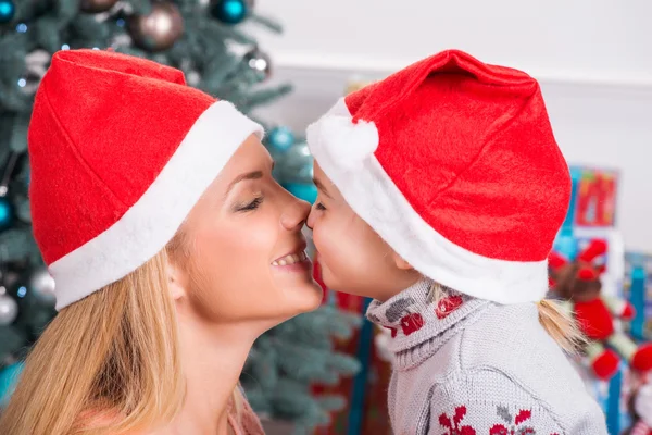 Mama i córka przygotowań do Bożego Narodzenia — Zdjęcie stockowe