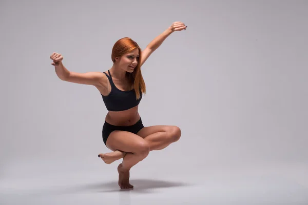 Mujer gimnasta estiramiento —  Fotos de Stock