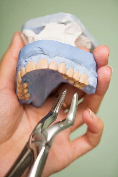 El trabajo del dentista no es tan fácil — Foto de Stock
