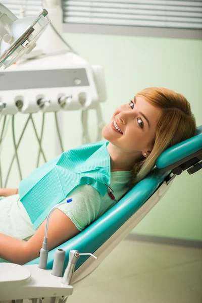 El trabajo del dentista no es tan fácil — Foto de Stock