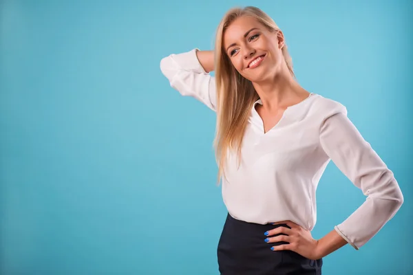 Hermosa rubia con blusa blanca —  Fotos de Stock