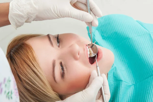 O trabalho do dentista não é tão fácil — Fotografia de Stock