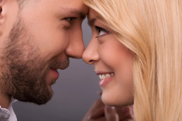 Adorável casal bonito — Fotografia de Stock