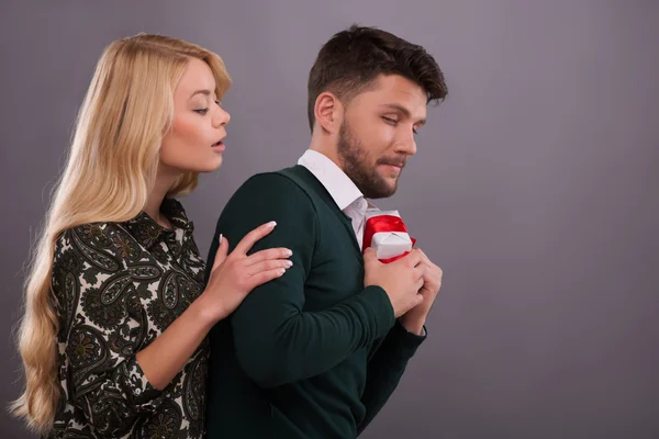 Casal encantador esperando Dia de São Valentim — Fotografia de Stock