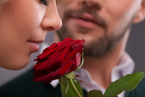 Casal encantador esperando Dia de São Valentim — Fotografia de Stock