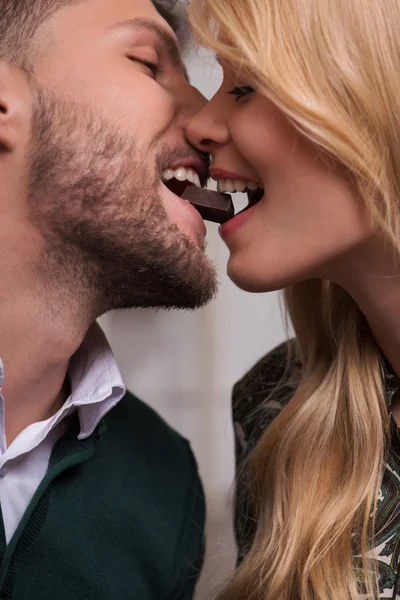 Casal encantador esperando Dia de São Valentim — Fotografia de Stock