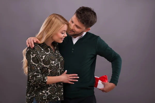 Casal encantador esperando Dia de São Valentim — Fotografia de Stock