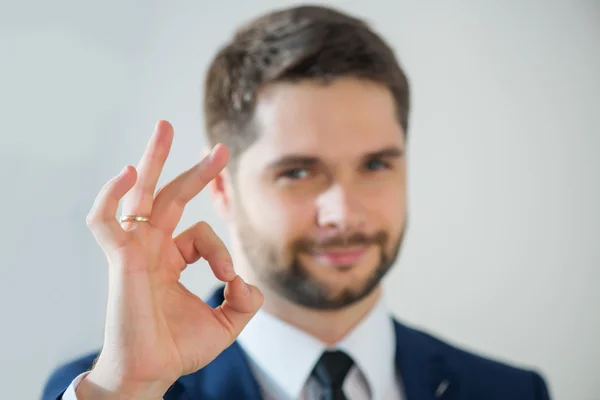 Schöner junger Mann — Stockfoto