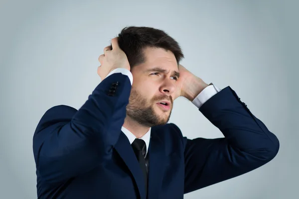 Schöner junger Mann — Stockfoto