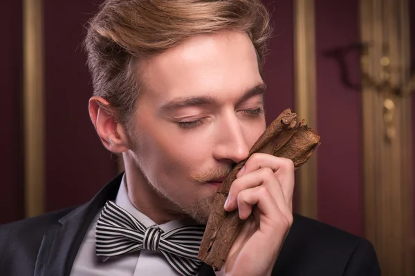 Handsome man with cigar — Stock Photo, Image