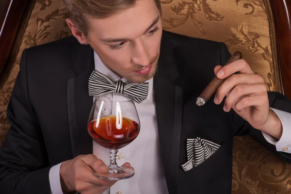 Handsome man with cigar — Stock Photo, Image