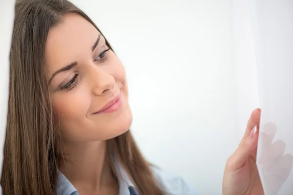 Leuk meisje in de ochtend — Stockfoto