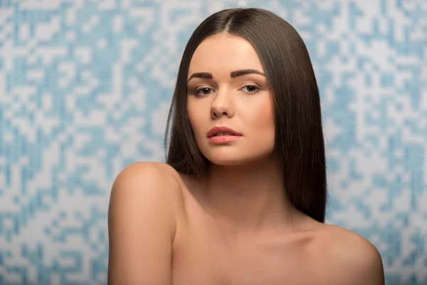 Beautiful girl in the bathroom — Stock Photo, Image