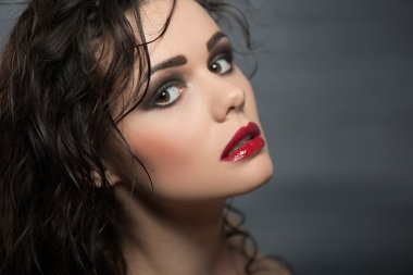 Seksi esmer kız