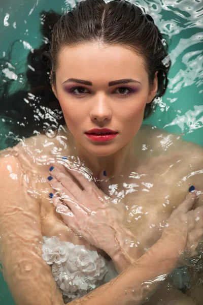 Beautiful girl in the bathroom — Stock Photo, Image