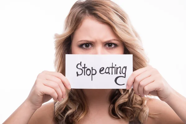 Portrait of young attractive woman holding warning notice card i — Stock Photo, Image