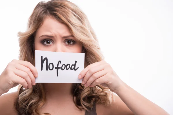 Portrait of young attractive woman holding warning notice card i — Stock Photo, Image