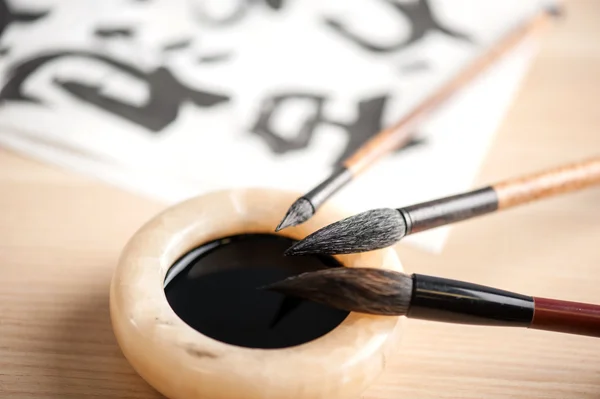 Imagen de primer plano de las herramientas de caligrafía — Foto de Stock