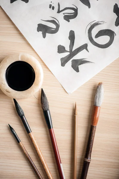 Imagen de primer plano de las herramientas de caligrafía — Foto de Stock