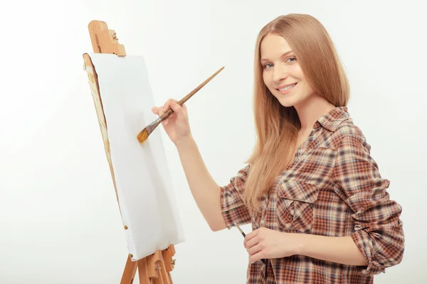 Young beautiful artist creating a masterpiece — Stock Photo, Image